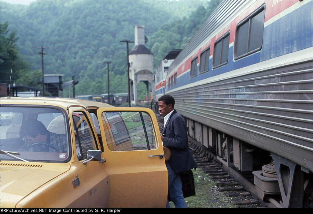 Crew hauler meets Amtrak 66, Hilltopper, at Iaeger